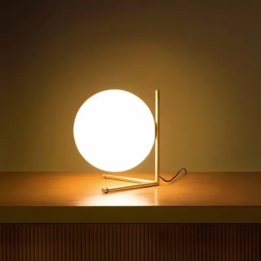 Lampe mit Glaskugel