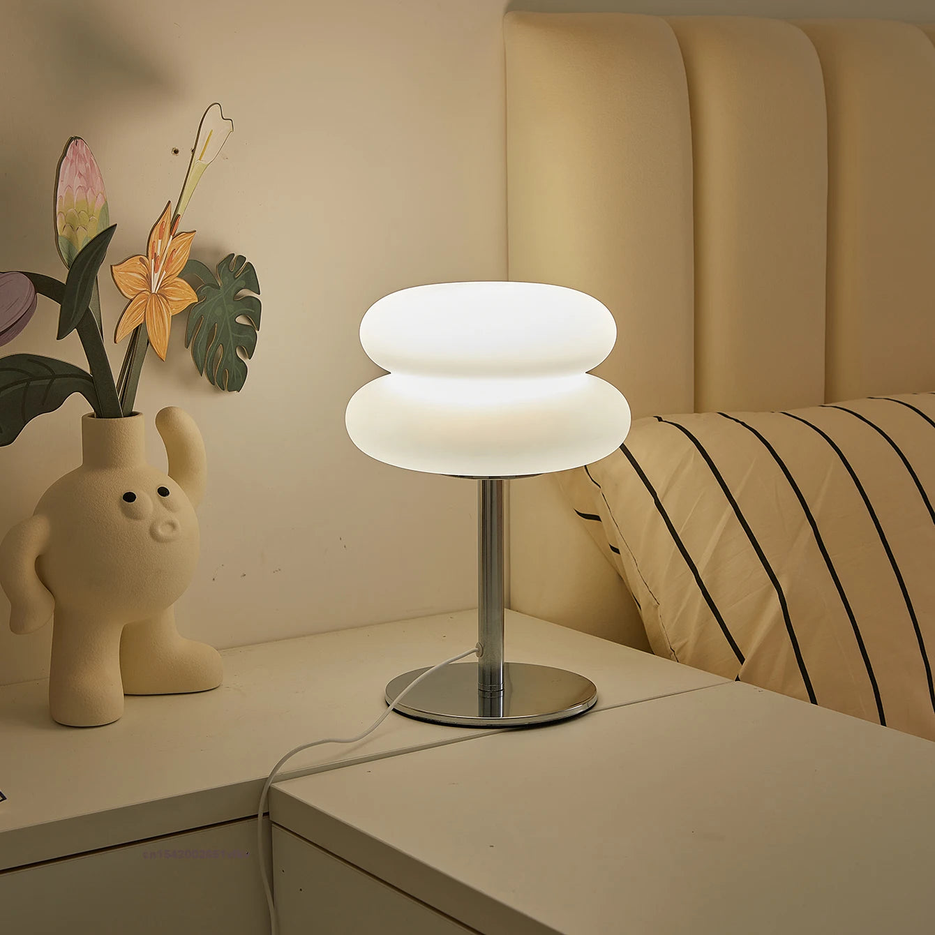 Nachttischlampe 70er weiß