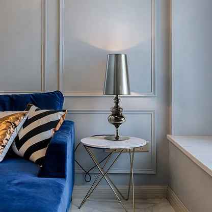 Nachttischlampe mit Kabelschalter