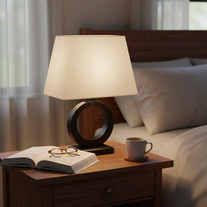 Nachttischlampe mit Stoffschirm