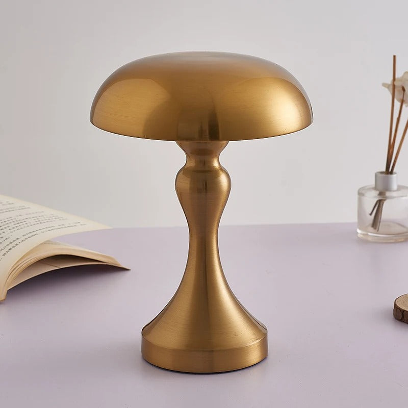 Schöne Nachttischlampe Gold
