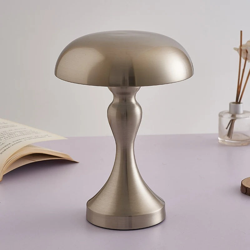 Schöne Nachttischlampe Silber